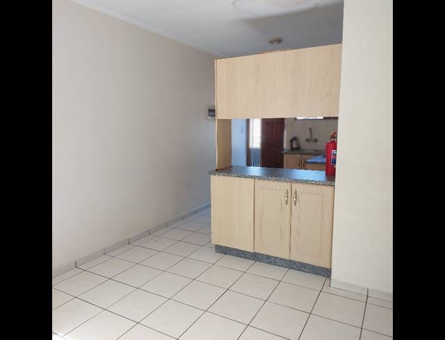 2 BEDROOM SECTIONAL TITLE RENTED IN FAIRVIEW